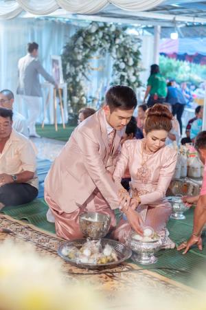 ชุดไทยเจ้าสาว ชุดไทยจักรพรรดิ์ เช่าที่แบมบี้ เวดดิ้ง ห้วยขวาง